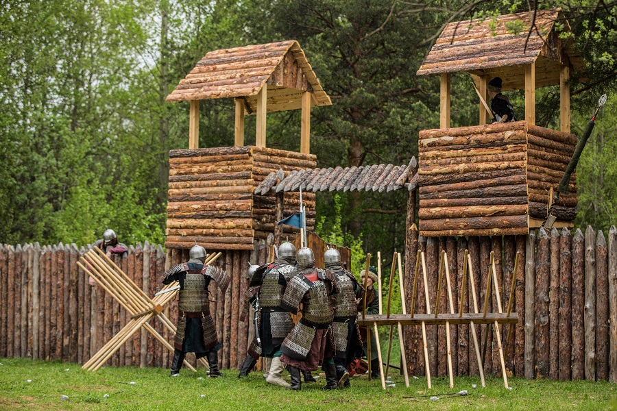 В XVI и XVII веках Сургут играл роль форпоста дальнейшего продвижения русских на восток и север..